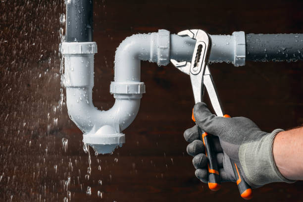 Professional Emergency Plumber technician working in Maysville, OK